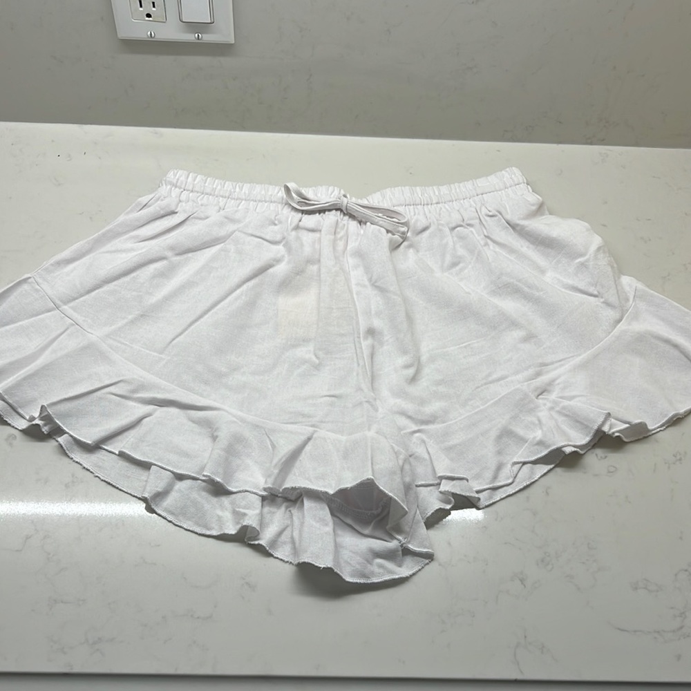 NWT- Linen white flowy shorts